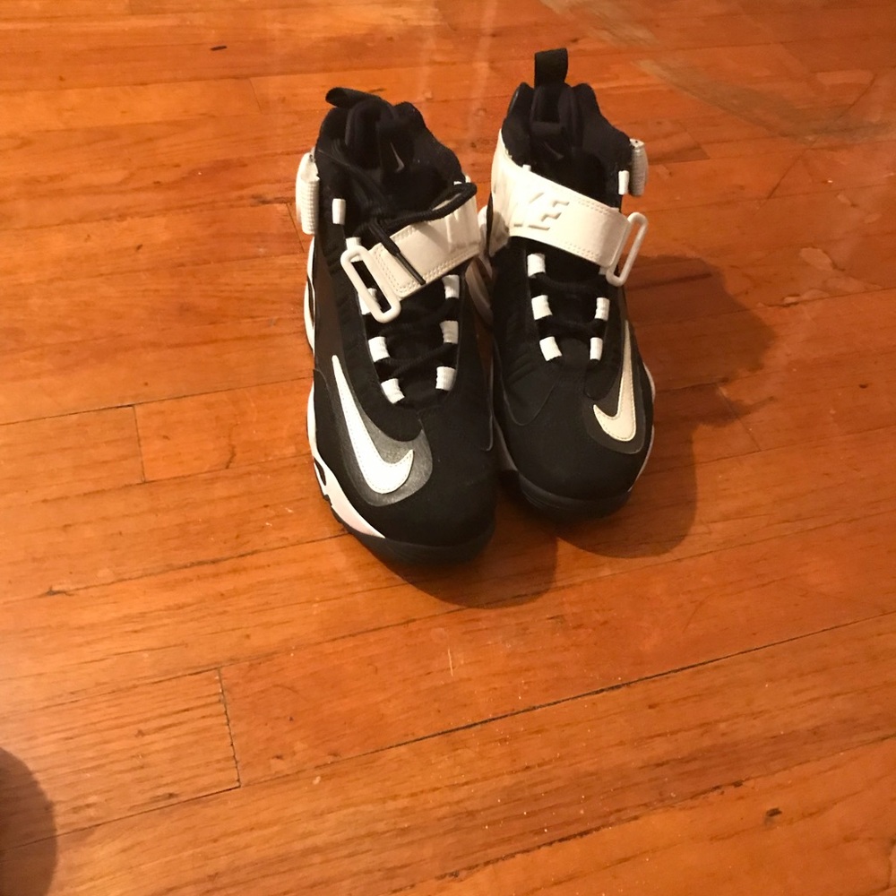 Size 4 1/2 boys Nike